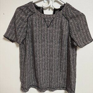 Short-sleeved blouse